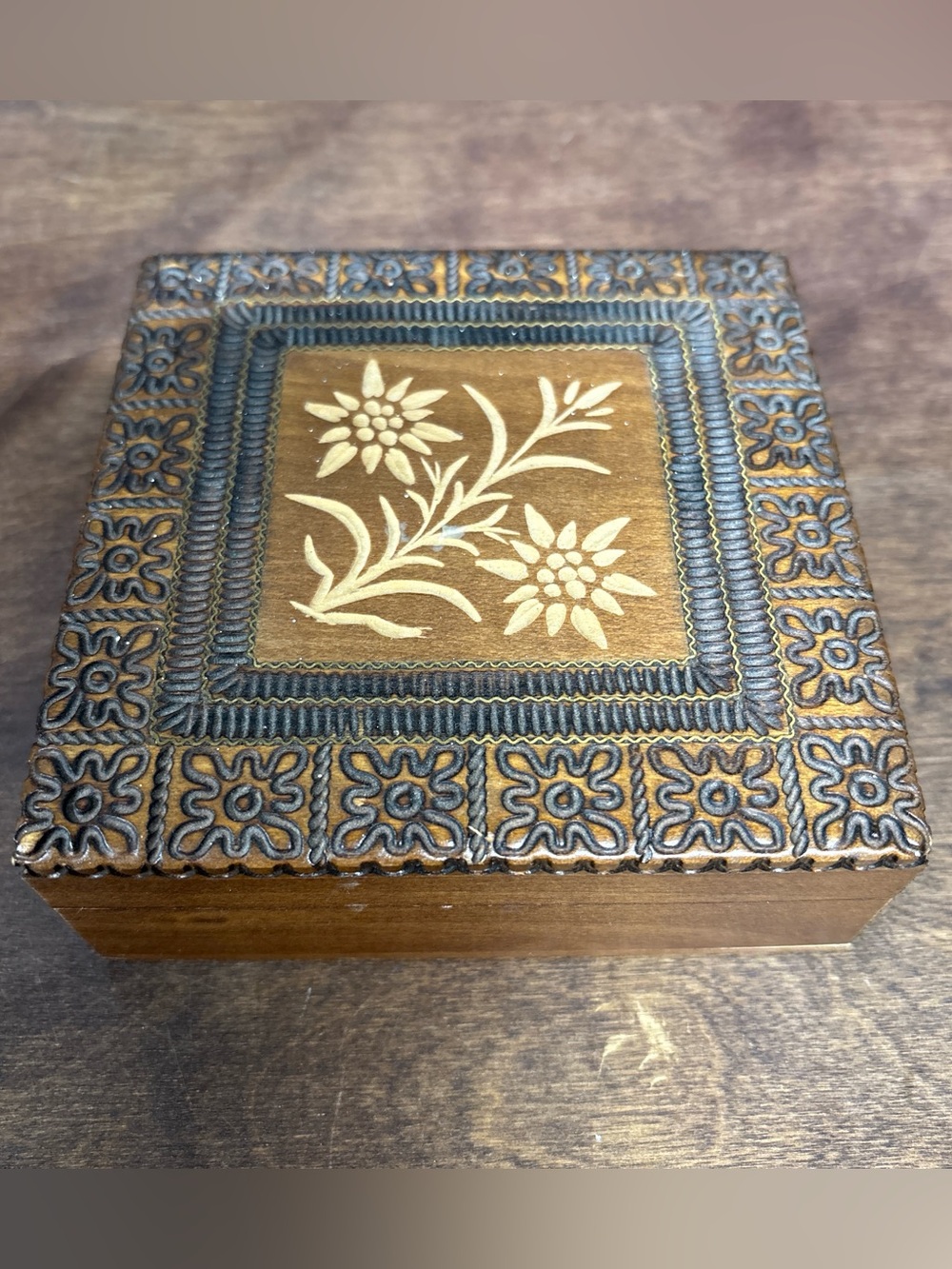 Vintage Floral Inlay Wood Trinket Box - Brown & Gold